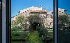 Apartment in the center with garden