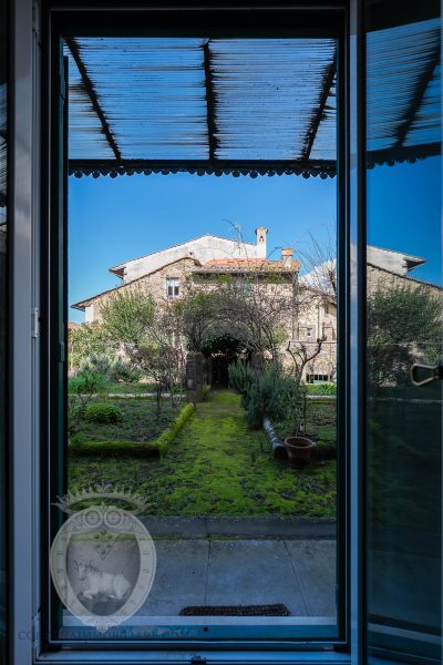 Apartment in the center with garden