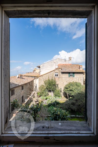 Apartment in the center with garden