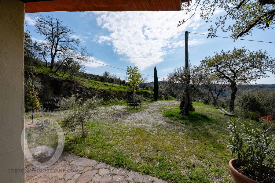 Villetta con terreno e piscina