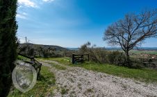 Villetta con terreno e piscina