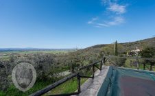 Villetta con terreno e piscina