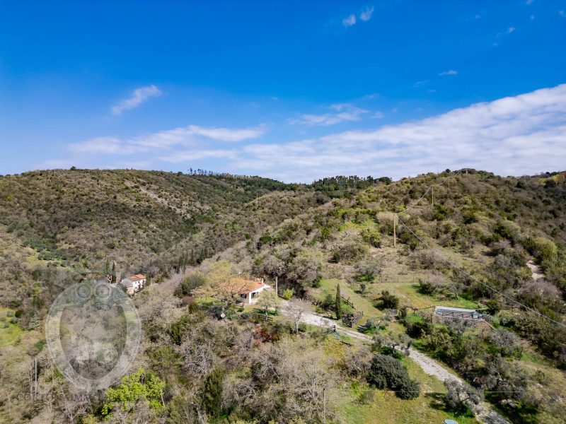 Villetta con terreno e piscina