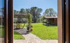 Colonica con giardino e annesso