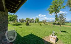 Colonica con giardino e annesso