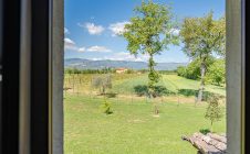 Colonica con giardino e annesso