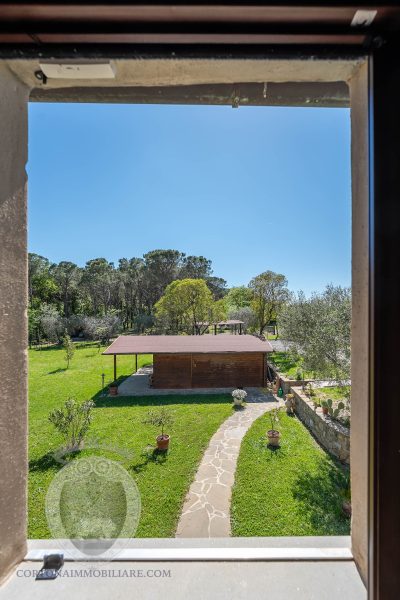 Colonica con giardino e annesso