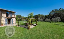 Colonica con giardino e annesso