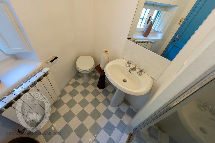 Casale in pietra con terreno