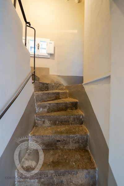 Casale in pietra con terreno