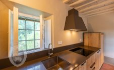 Casale in pietra con terreno