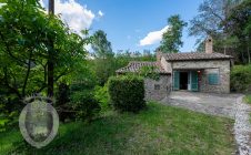 Casale in pietra con terreno