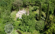Casale in pietra con terreno