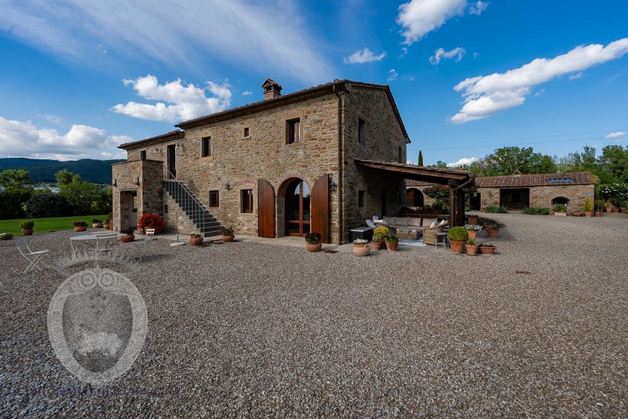 Villa con piscina e giardino
