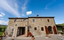 Villa con piscina e giardino