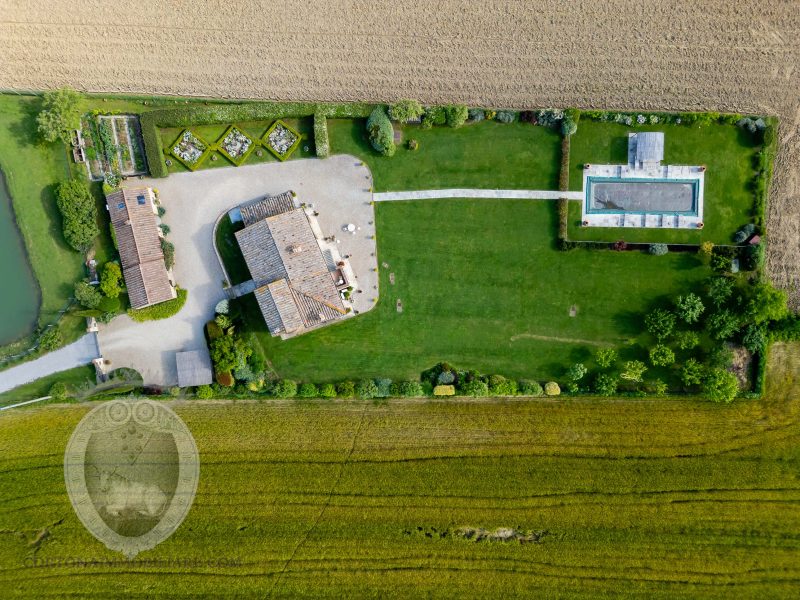 Villa con piscina e giardino