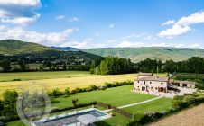 Villa con piscina e giardino