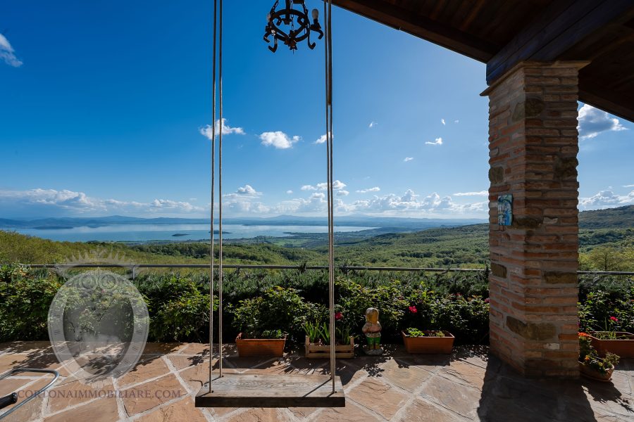 Villa con vista lago e giardino