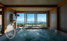 Villa with lake view and garden