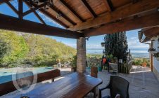 Villa con vista lago e giardino