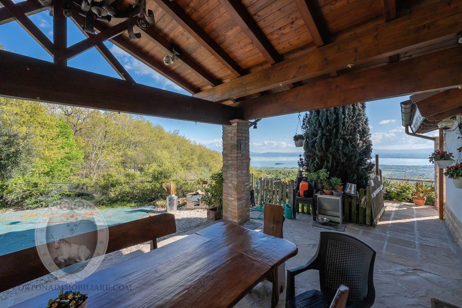 Villa con vista lago e giardino