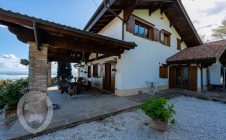 Villa con vista lago e giardino