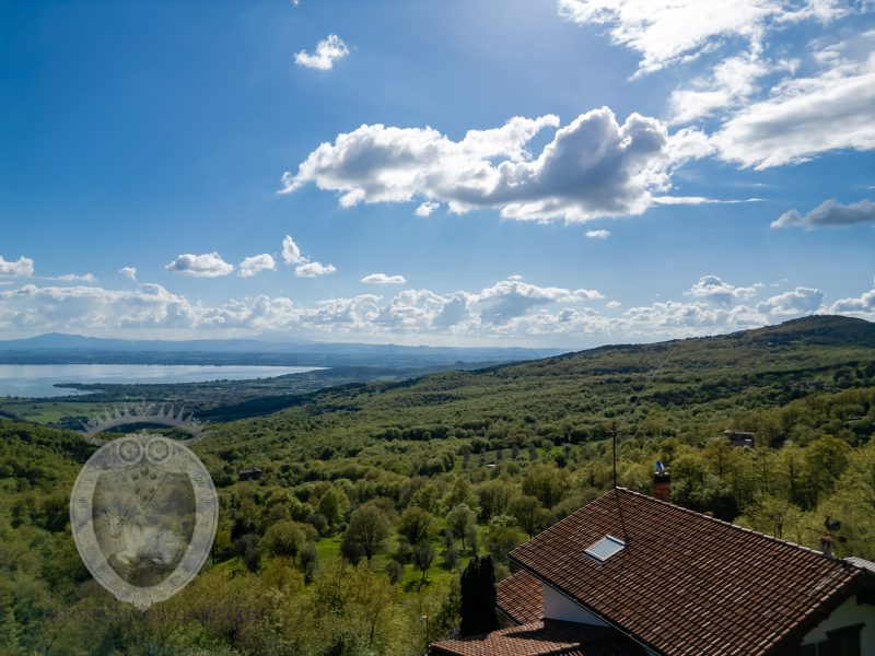 Villa con vista lago e giardino