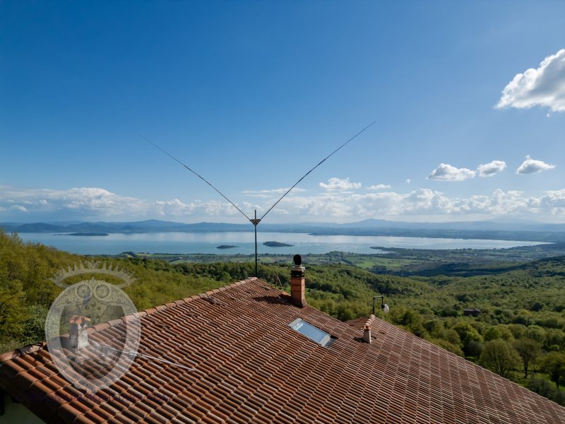 Villa with lake view and garden