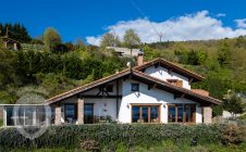 Villa con vista lago e giardino