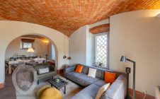 Villa con piscina e giardino