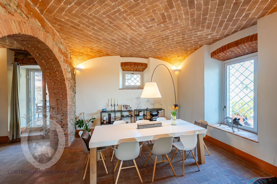 Villa con piscina e giardino