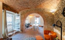 Villa con piscina e giardino