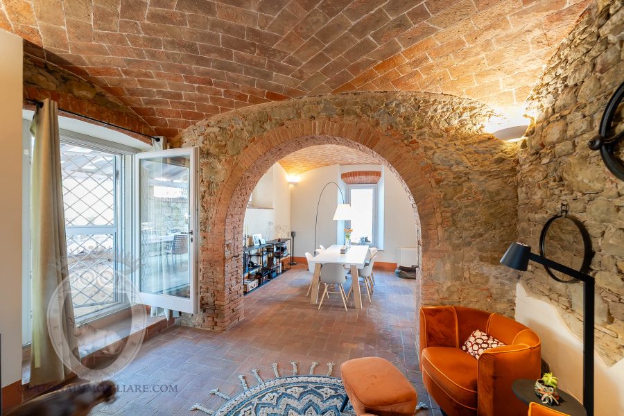 Villa con piscina e giardino