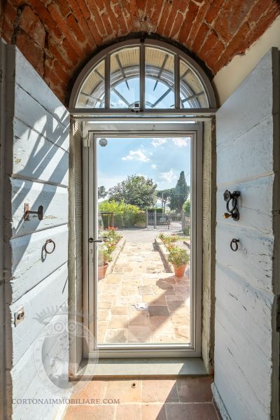 Villa con piscina e giardino