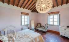 Villa con piscina e giardino