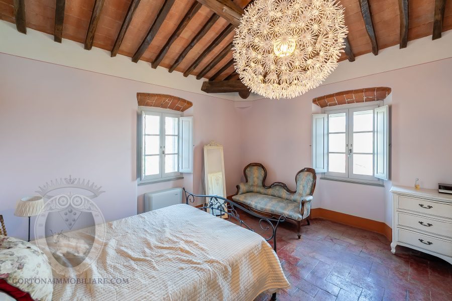 Villa con piscina e giardino