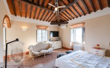 Villa con piscina e giardino