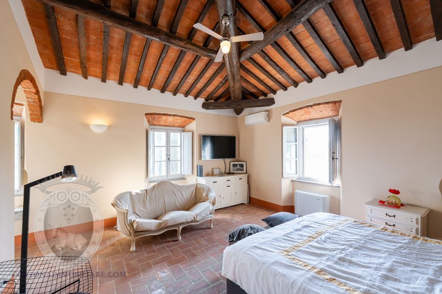 Villa con piscina e giardino