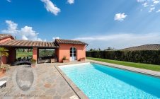Villa con piscina e giardino