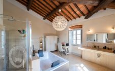Villa con piscina e giardino