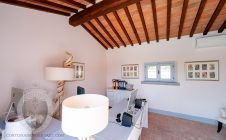 Villa con piscina e giardino
