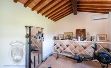 Villa con piscina e giardino