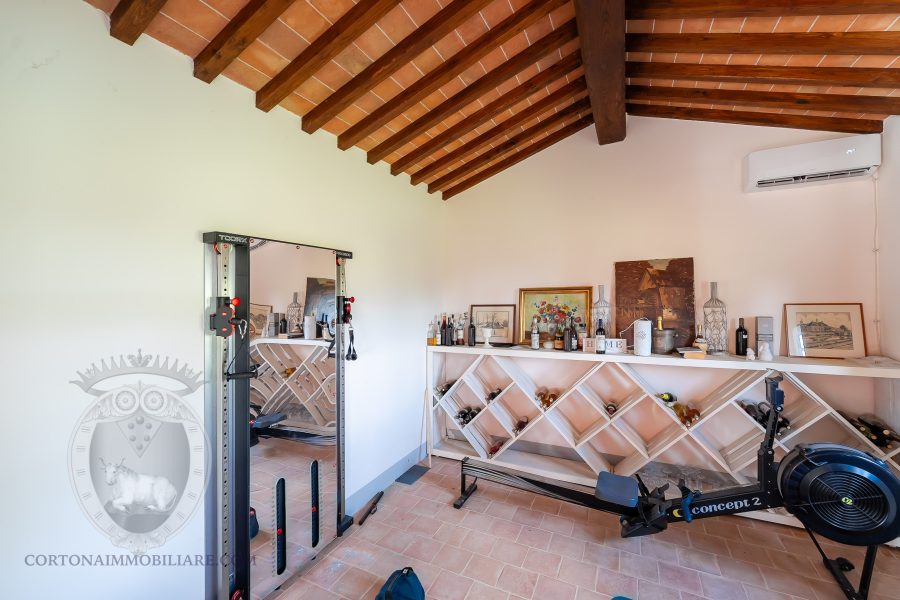 Villa con piscina e giardino