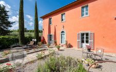 Villa con piscina e giardino