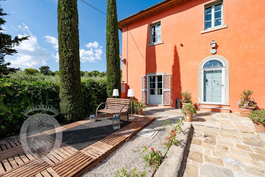Villa con piscina e giardino