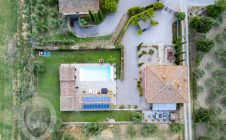 Villa con piscina e giardino