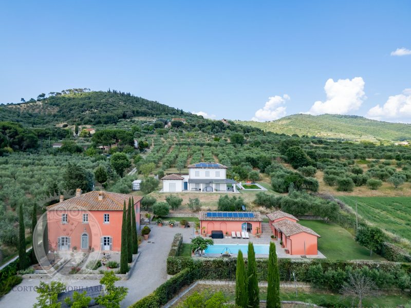 Villa con piscina e giardino