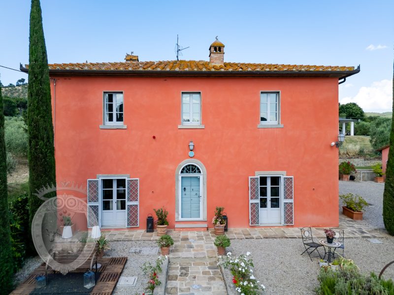 Villa con piscina e giardino