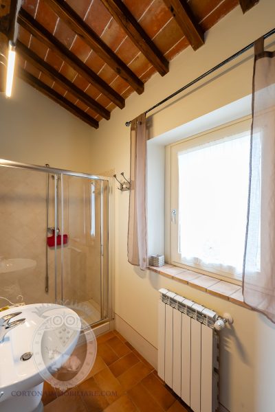Colonica con piscina e giardino