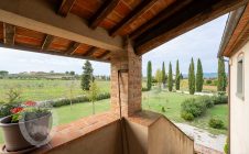 Colonica con piscina e giardino